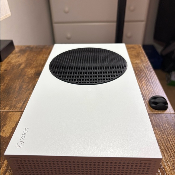 Xbox Series S Digital Edition (Used with cords) - Picture 3 of 14